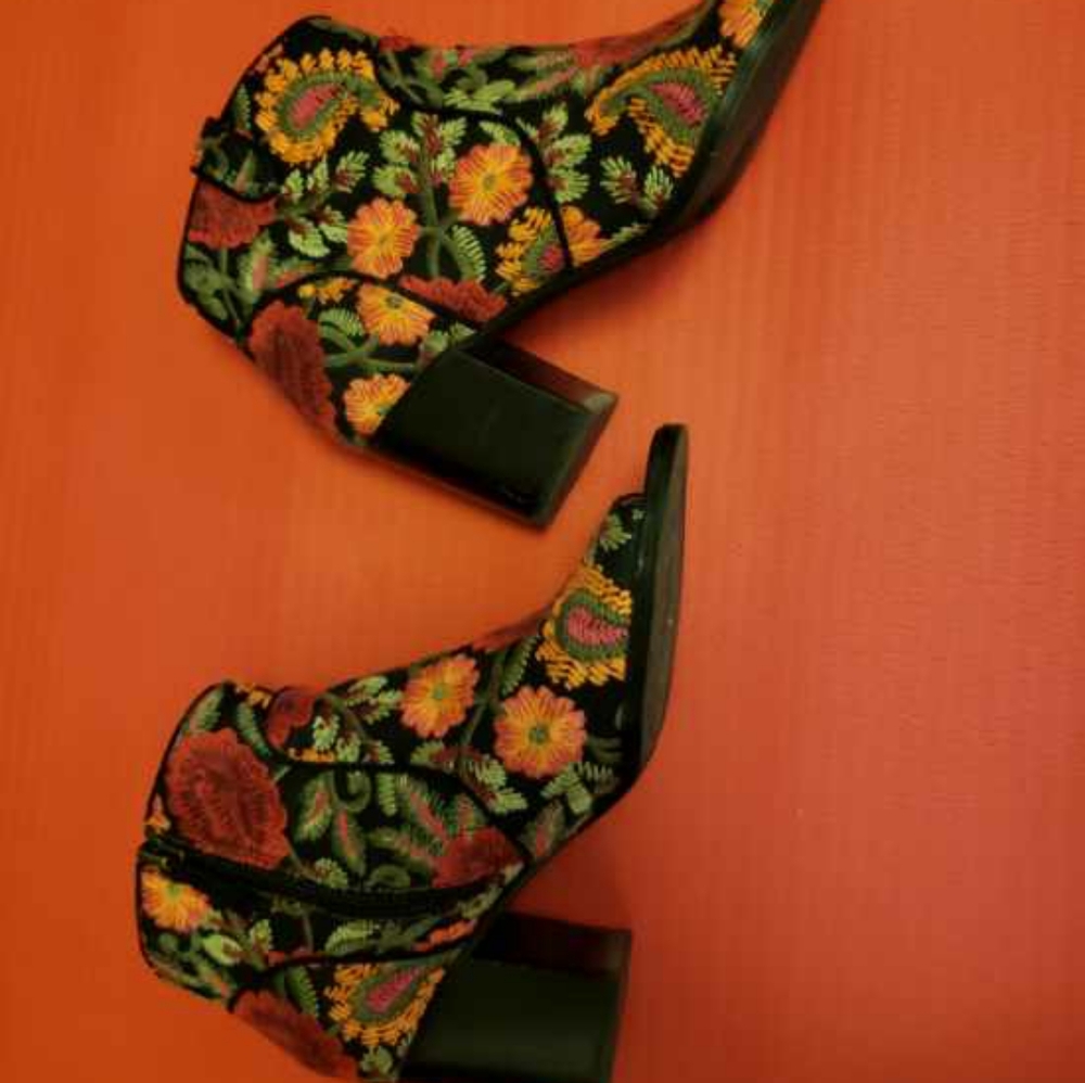 Crown Vintage Booties